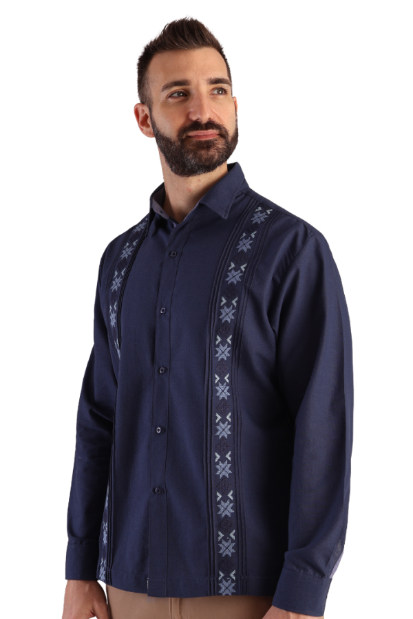 Guayabera Con Alforzas Manga Larga Bordado Color Azul Marino Para Hombre